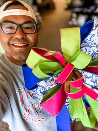 Blue chinoiserie bow