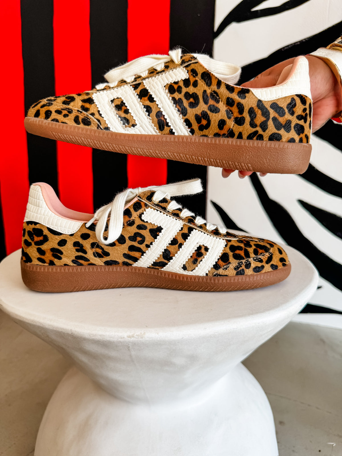 Cloud Leopard Camel White Back 70's