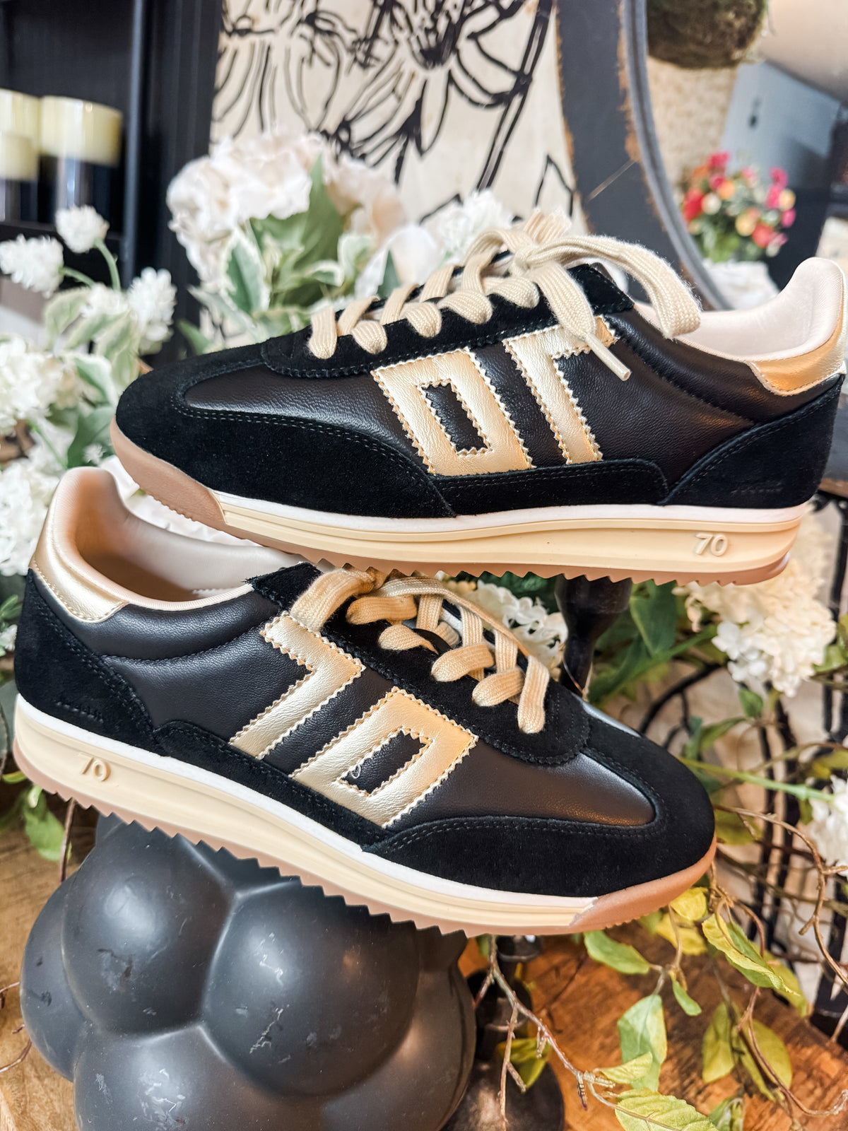 Jogger Black Gold Back 70s