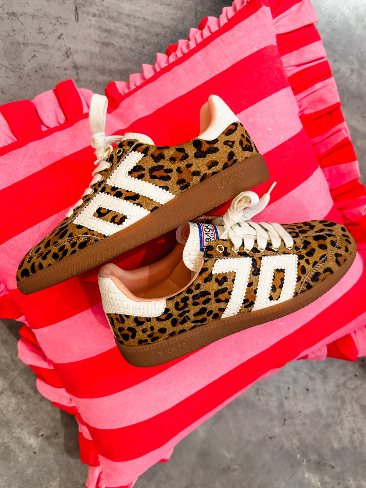 Cloud Leopard Camel White Back 70's