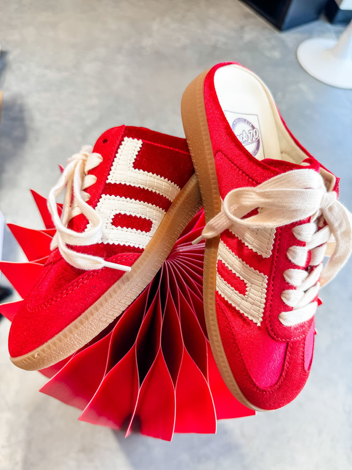 Easter W26 Velvet Red Milk