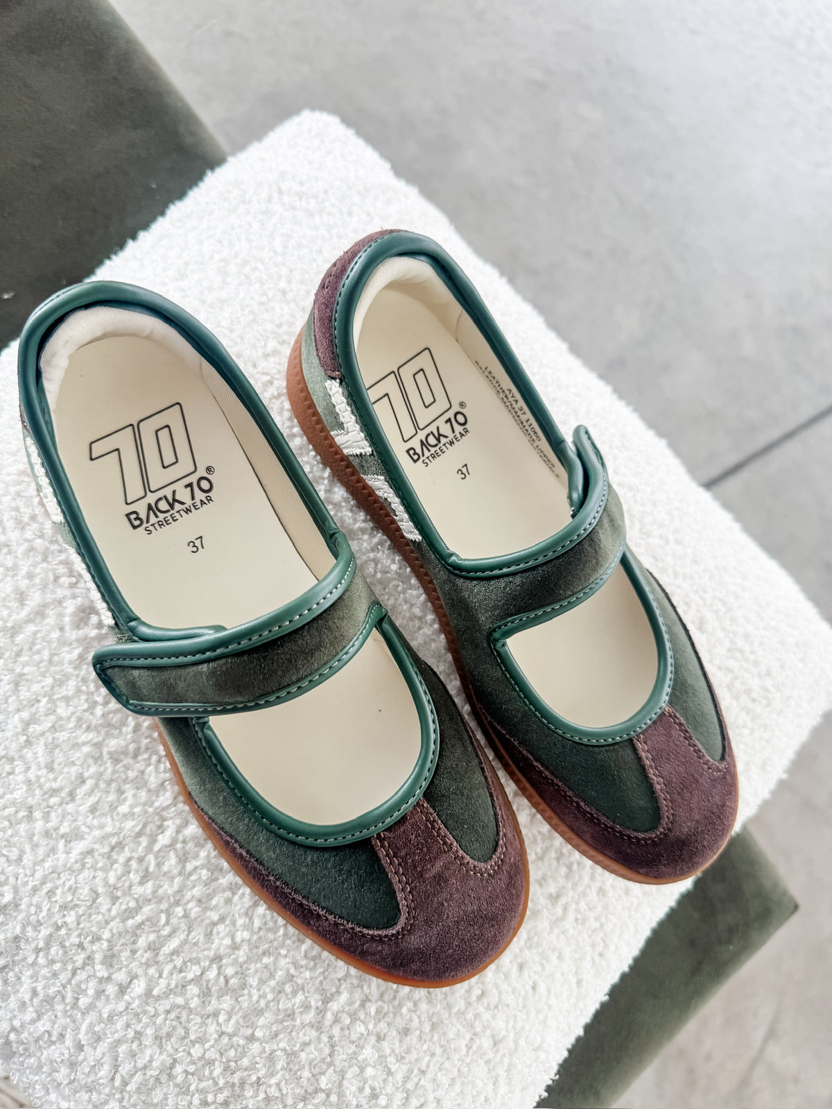 Aya Olive Milk Back 70