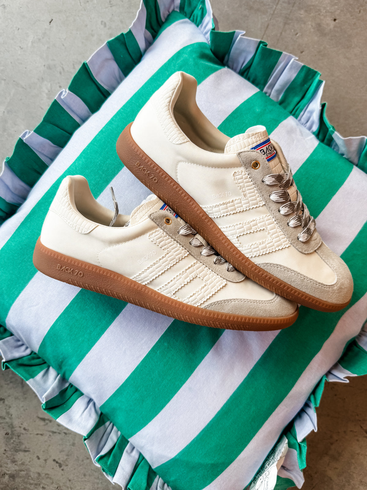 Ghost Off White Back 70's
