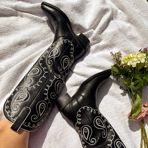 The Jeannie in black